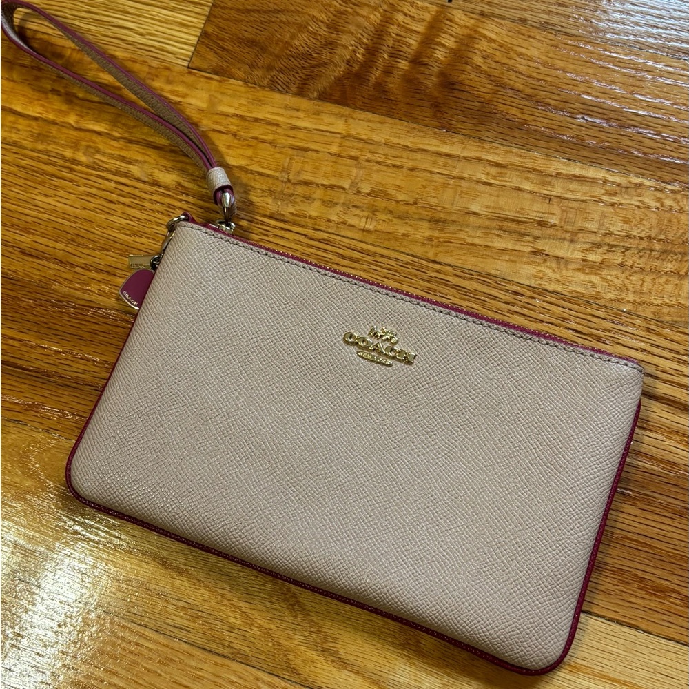 Coach wristlet LIKE NEW